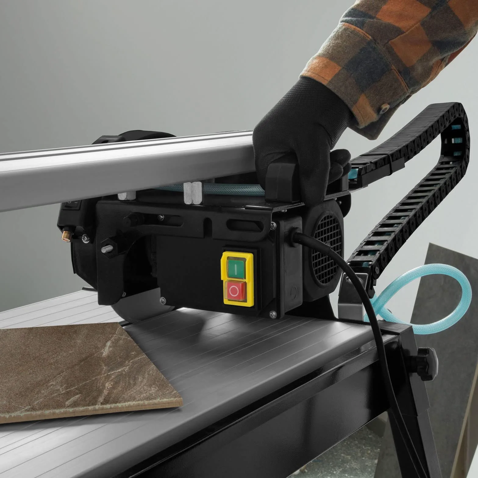 EBERTH Tagliapiastrelle Elettrico 800W, Tagliapiastrelle ad Acqua con Tavolo, Laser, Disco Diamantato 200mm, Lunghezza Taglio 620mm, Profondità Taglio 36mm, Girevole Fino a 45°, Arresto Angolare
