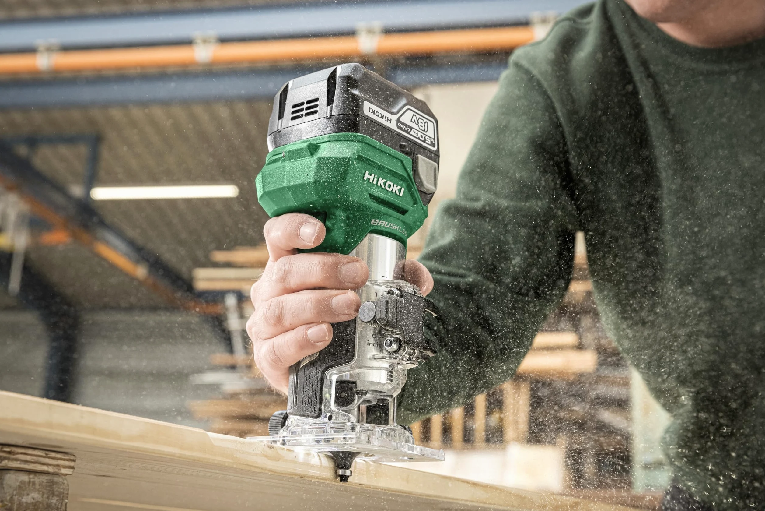 HiKOKI Fresatrice a Batteria - 18 V, Li-Ion, Pinza 6/8 mm, Profondità di Immersione 40 mm, Brushless - Con Accessori e Valigetta - Senza Batteria/Caricabatterie