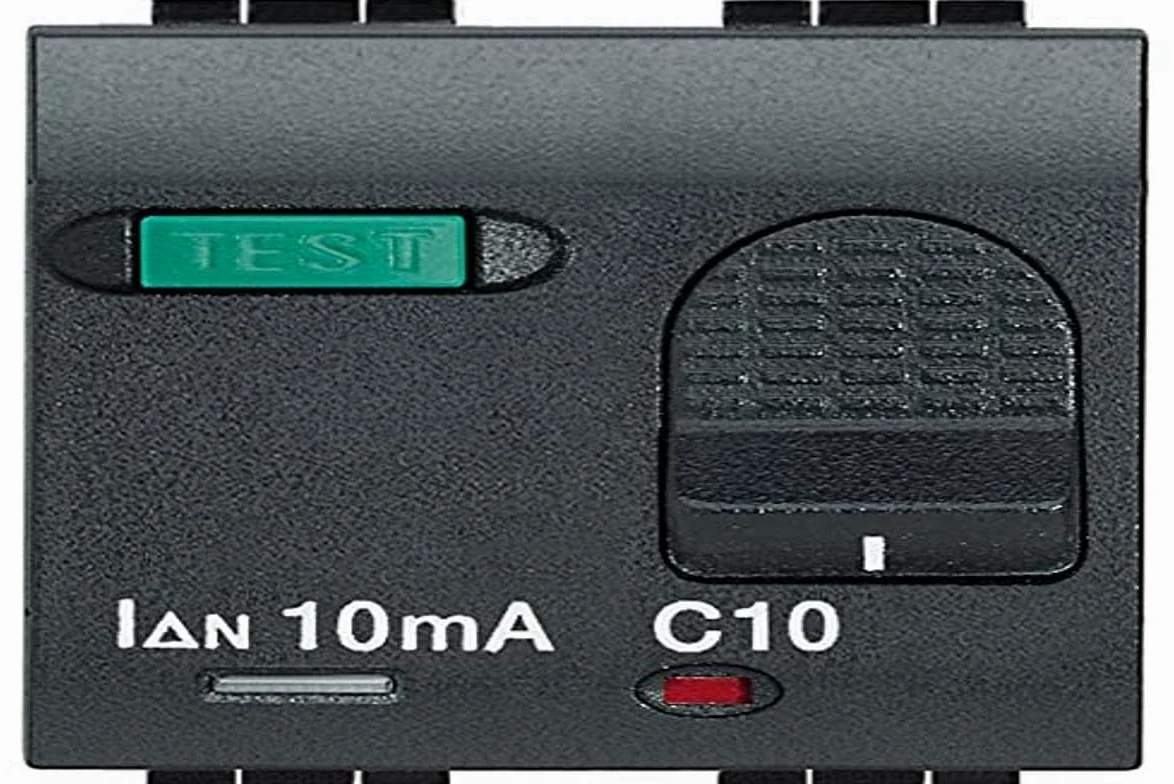 Interruttore differenziale magnetotermico 1P+N 10A L4305/10 Bticino Living International