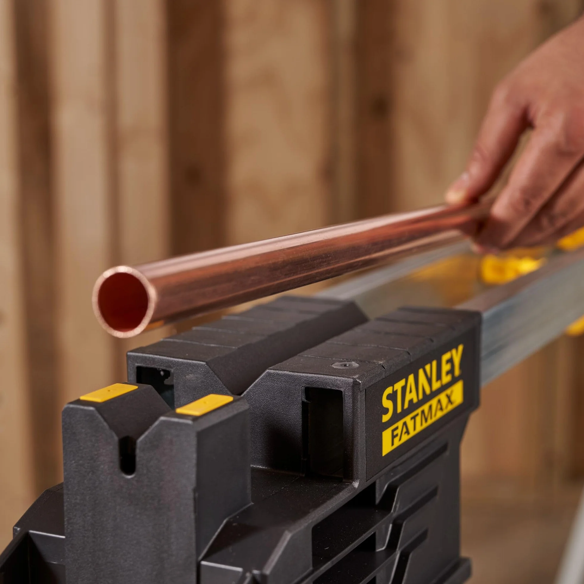 STANLEY FATMAX 900kg Cavalletto pieghevole in metallo (coppia) - Soluzione portatile e durevole per banco da lavoro con gambe in metallo, FMST1-75673