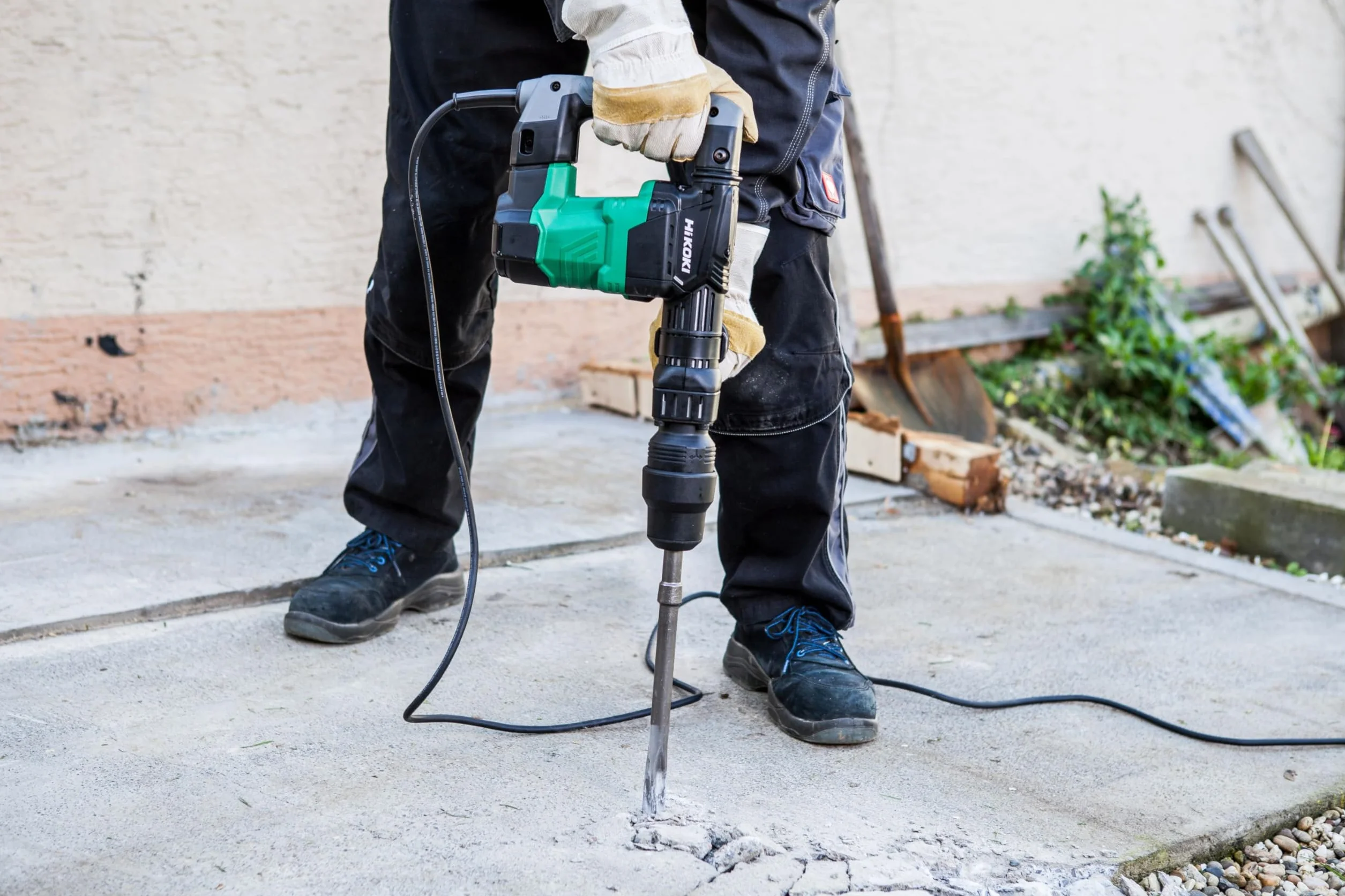 HiKOKI Martello Demolitore - 950W, 7,1 Joule - SDS-Max, 3000 colpi/min, Impugnatura Anti-Vibrazione, ergonomico - Ideale per lavori di demolizione, calcestruzzo, legno e acciaio