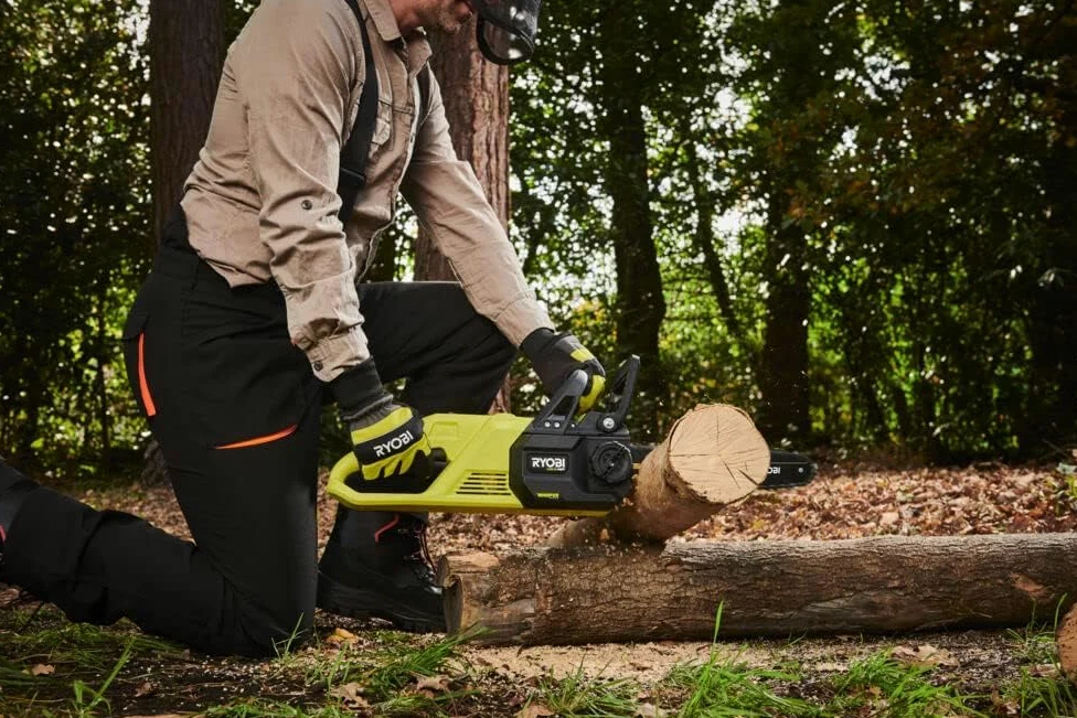Ryobi RC18120-140XG, Kit Batteria al Litio 18V One+ 4.0Ah e Caricabatteria Rapido 2.0A, Batteria di Lunga Durata con 4 Indicatori dello Stato di Carica, Tecnologia IntelliCell, Fai da Te