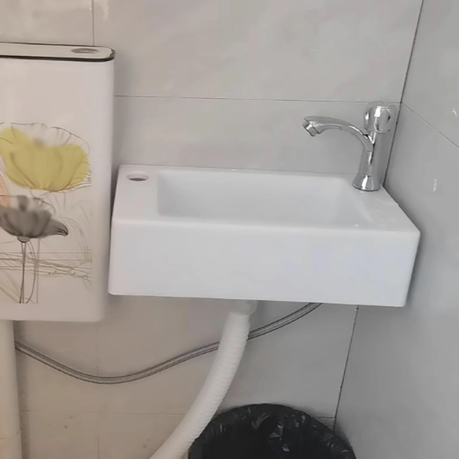 Piccolo lavabo in plastica per montaggio a parete per roulotte, camper, WC ospiti, bagno, 40 x 20 x 11 cm, bianco, ideale per campeggio, giardino, cantieri, con scarichi da 75 cm