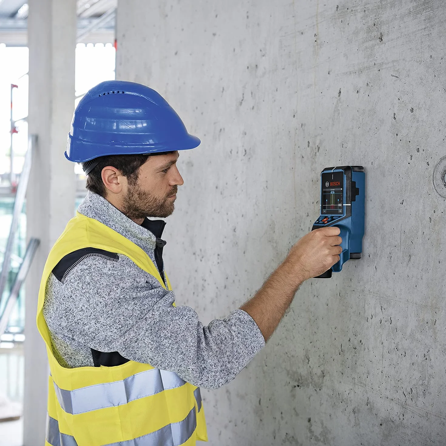 Bosch Professional Wall Scanner D-tect 200 C (rilevamento di cavi non/sotto tensione, metallo, tubi di plastica, montanti in legno e cavità, cavo USB-C™, 4 batterie AA, borsa protettiva)