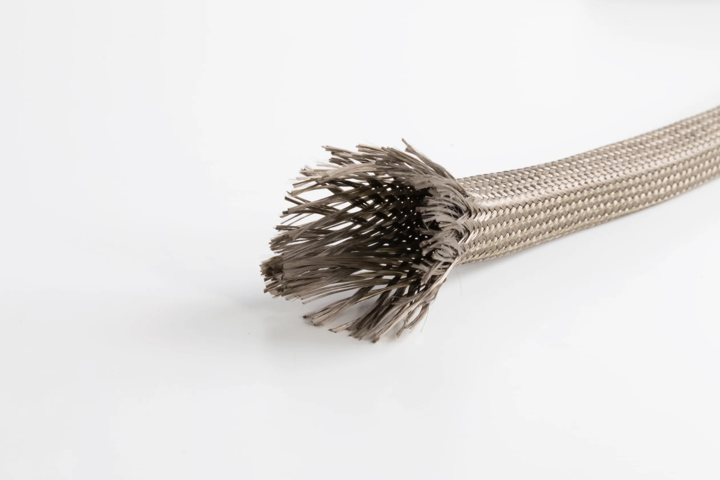 Guaina Ignifuga in Basalto espandibile diametro interno da 12mm a 18mm, Tecnologia Aerospaziale per Isolamento Termico Estremo, Protezione Anti Fuoco. Made in Italy. Matassa da 5 metri