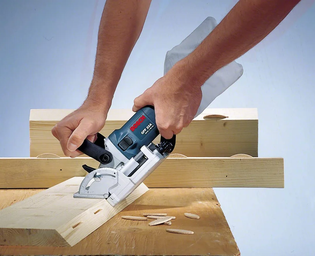 Bosch Professional GFF 22 A (L-BOXX) - Fresatrice a lamelle + lama in acciaio al carburo