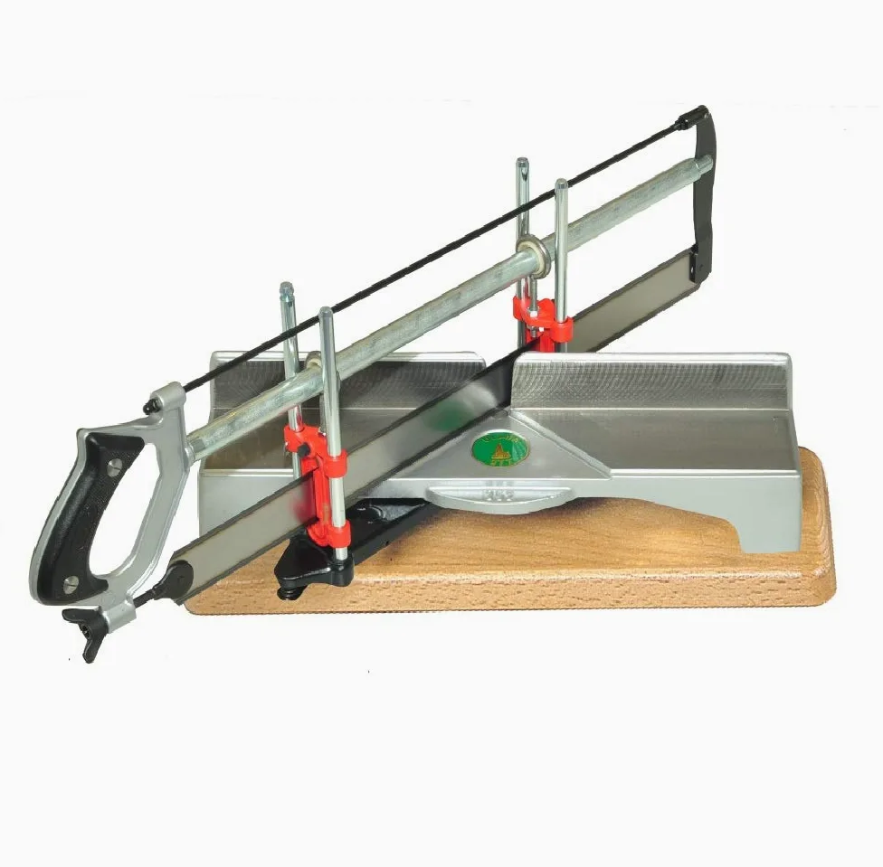 Sega (troncatrico) – con regolazione della lunghezza, tutte le superfici verniciate in resina sintetica, pedana laccata naturale, con lama temprata per legno, dimensioni tavolo: 440 x 75 x 45 mm – 352L