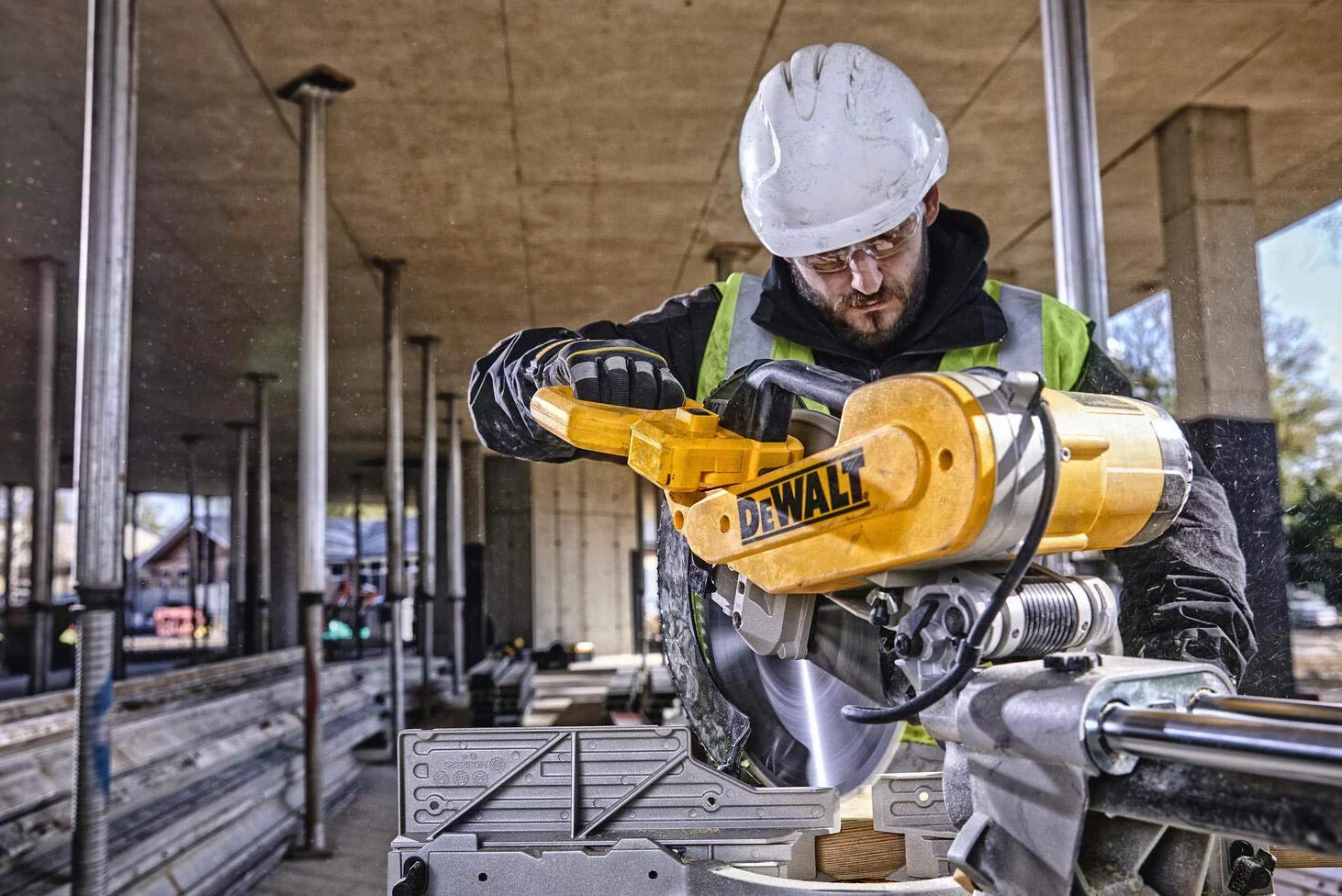 DEWALT DWS780-QS Troncatrice Radiale Doppio Abbattimento della Testa, 1675 W, Giallo/Nero, 305 mm