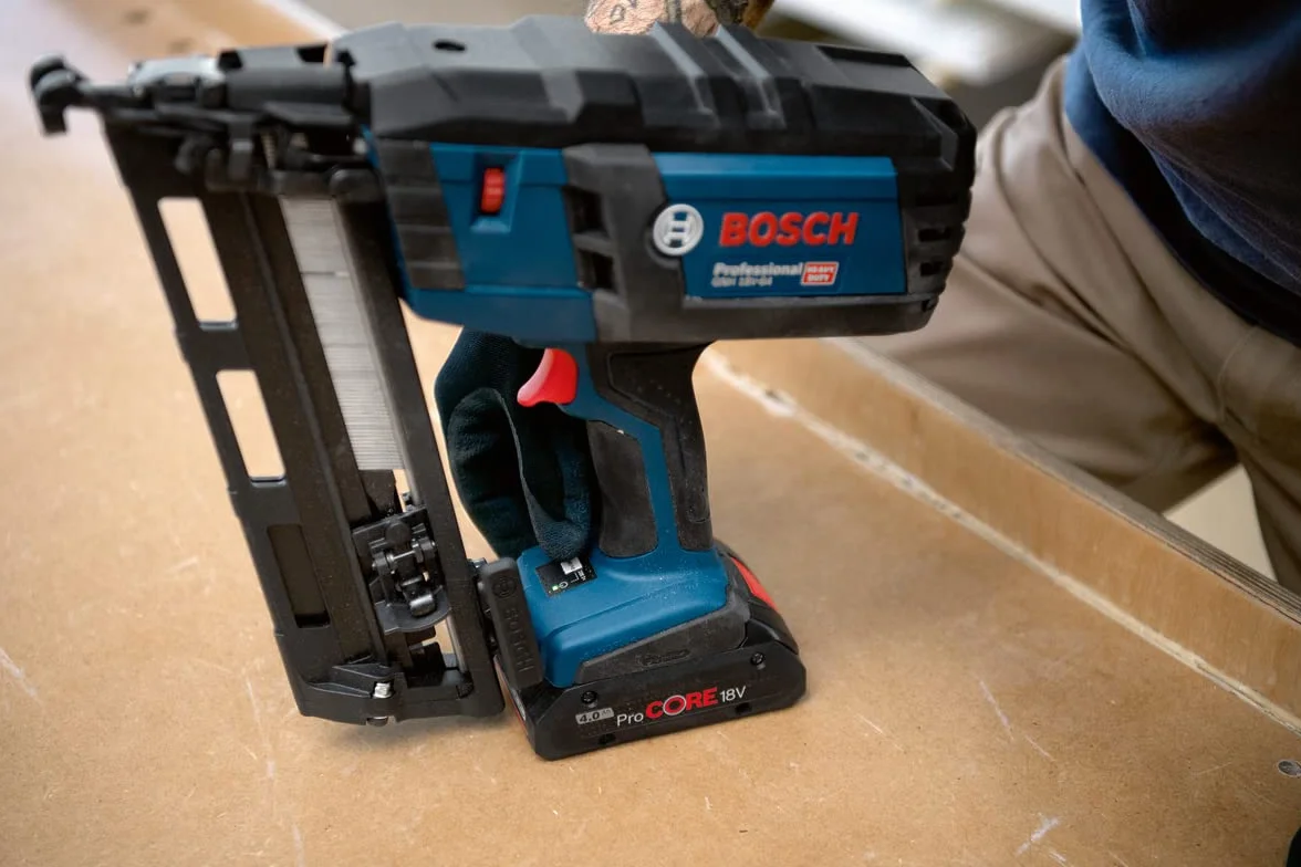 Bosch Professional 18V System Chiodatrice a Batteria Gnh 18V-64 (Ø Max. Chiodi 1,6 Mm, Lung. Chiodi 64 Mm, Batterie e Caricabatteria Non Incl., in L-Boxx 136)