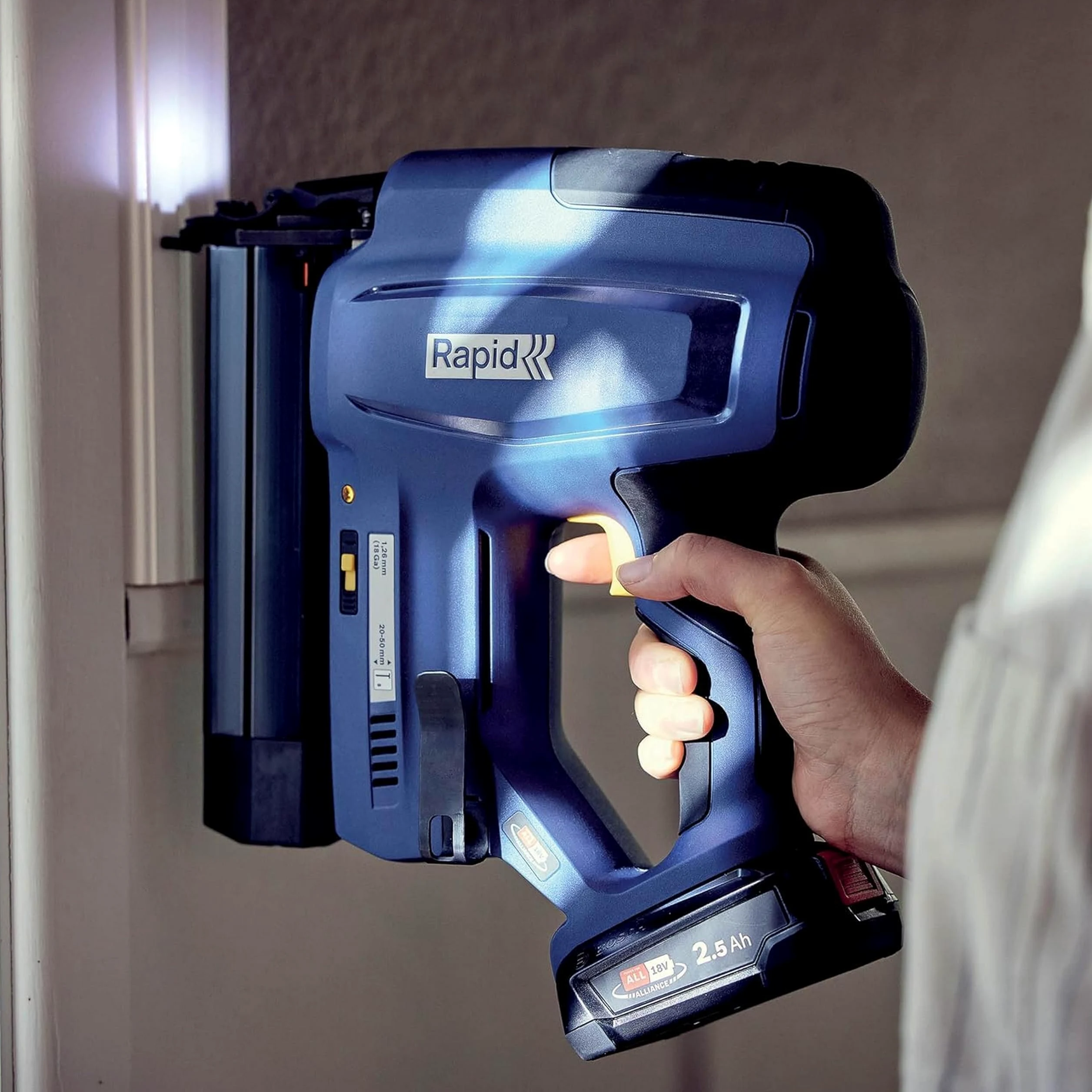 Rapid BNX50 18V Pistola Chiodatrice Alimentata a Batteria con Profondità di Infissione Regolabile, Sparo Singolo o per Contatto, Include Caricabatterie, Batteria 2,5 Ah e Valigetta (5001498)