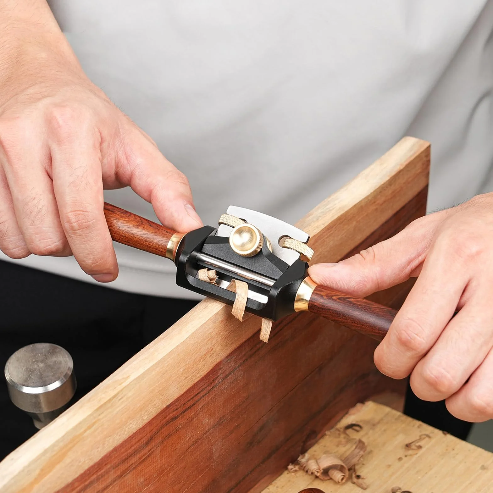 Pialla a Mano, Pialla da Taglio per Legno Strumento Manuale per Rifinitura Regolabile 210 mm Lmpugnatura in Palissandro Larghezza lama 42 mm Acciaio Inossidabile 440C