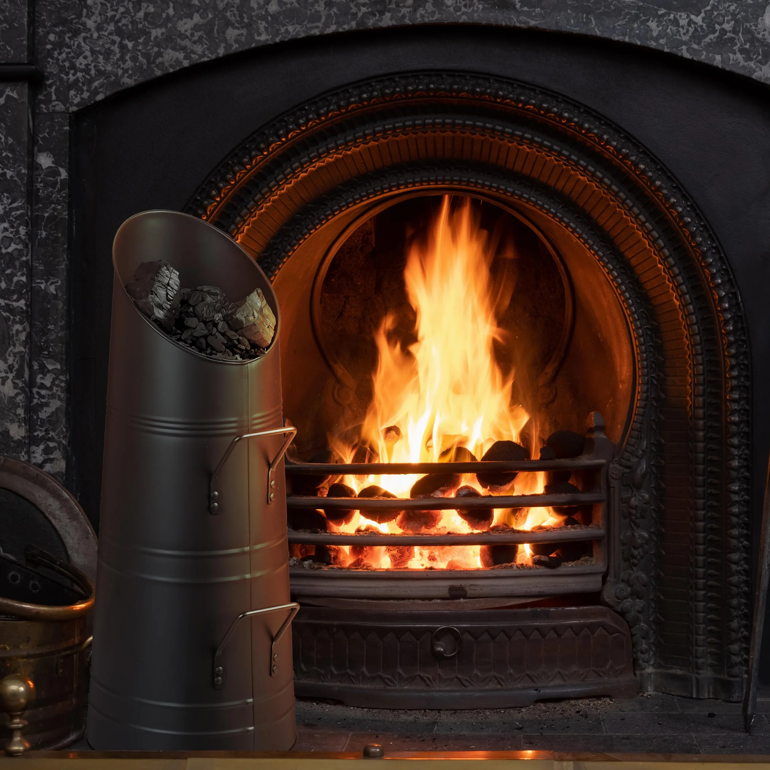 Relaxdays Contenitore Porta Carbone da Camino, Secchio per Pellet, Portacenere in Metallo da 12 Litri, Caminetto, Nero