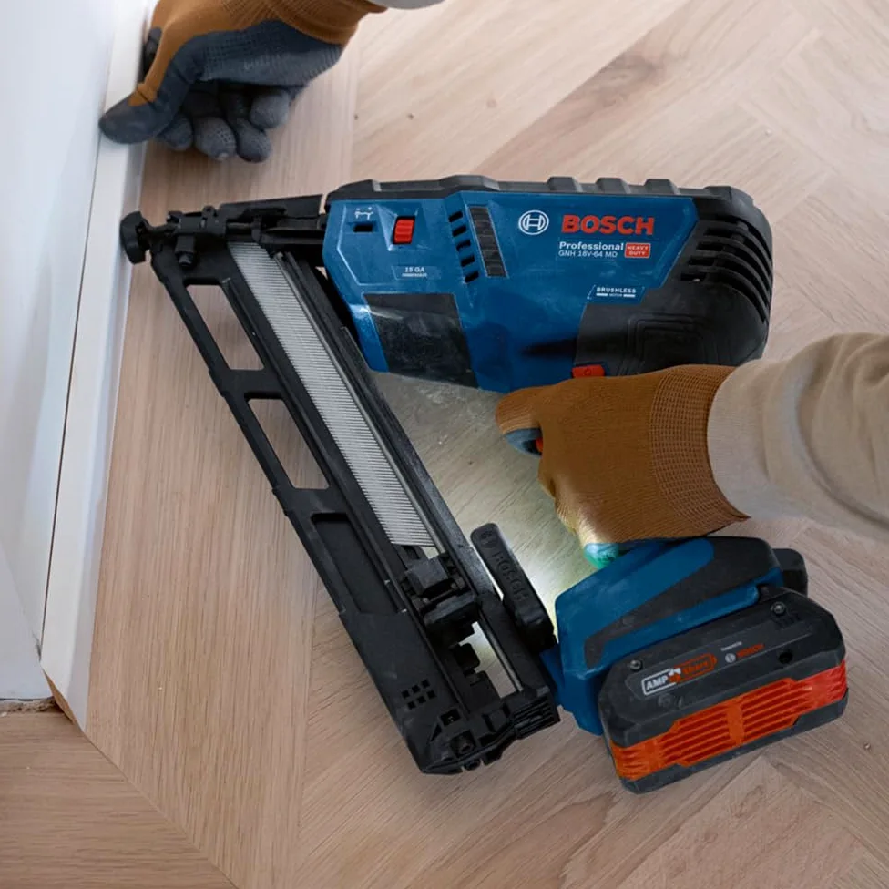Bosch Professional 18V System Chiodatrice legno GNH 18V-64 MD (azion.sing./a contatto,idonea per i seguenti chiodi: 32–64 mm,15 GA (1,8 mm) e ang. caricatore da 34°, L-BOXX, senza batt./caricabatt.)