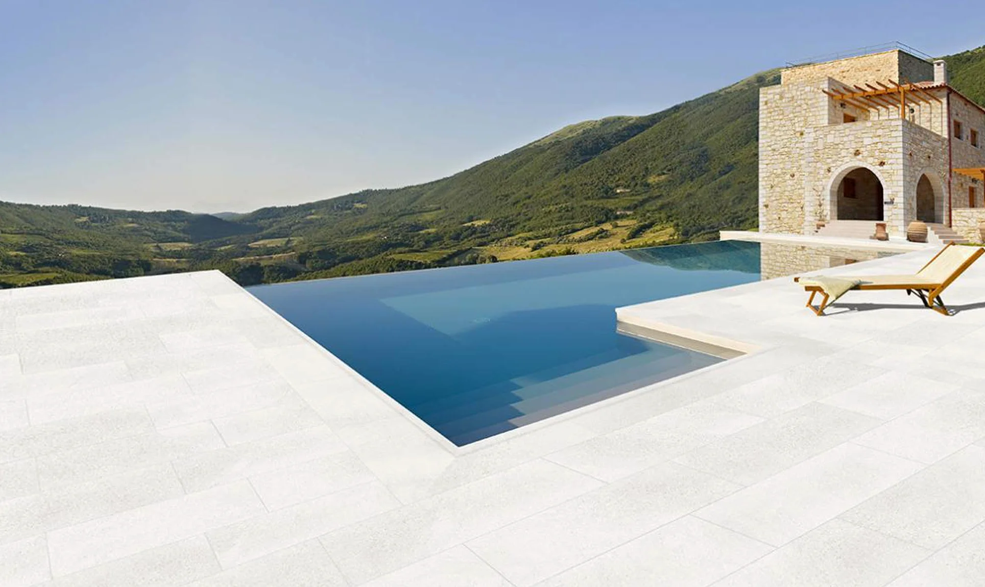 Tecno Prodist RENOVATEC CORONA Vernice per piscine by 11 Kg - BIANCO SABBIA - Vernice per bordo vasca o del bordo in pietra – Pittura Antiscivolo - Resistenza e durata - Facile applicazione