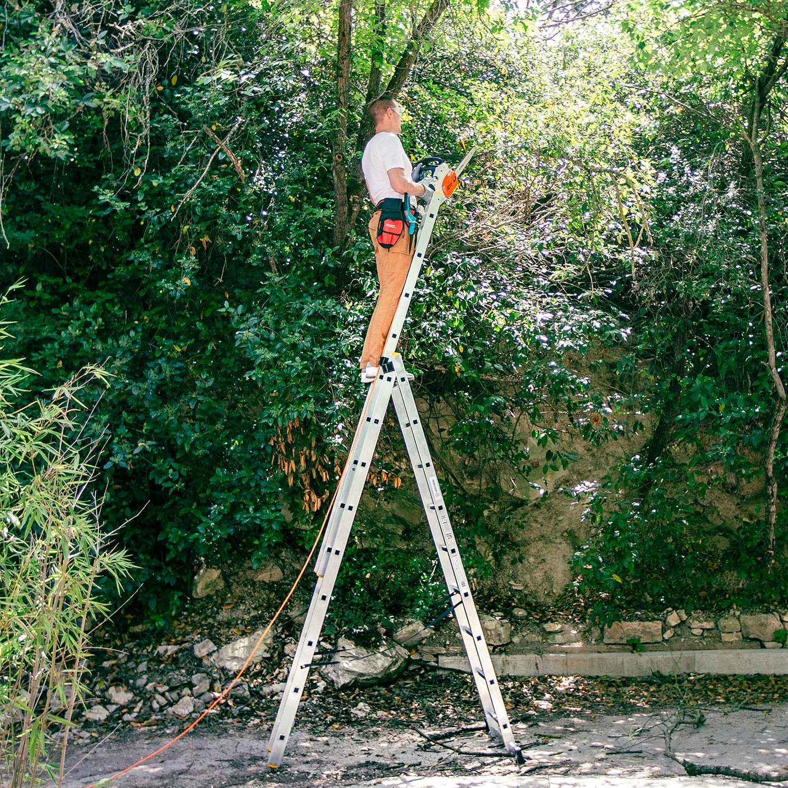 Scala a sfilo a 3 rampe StablePro, gradini 3x9 in alluminio, allungabile, 6 posizioni, altezza massima di lavoro 6,10 m, 5 anni di garanzia, Hostrom