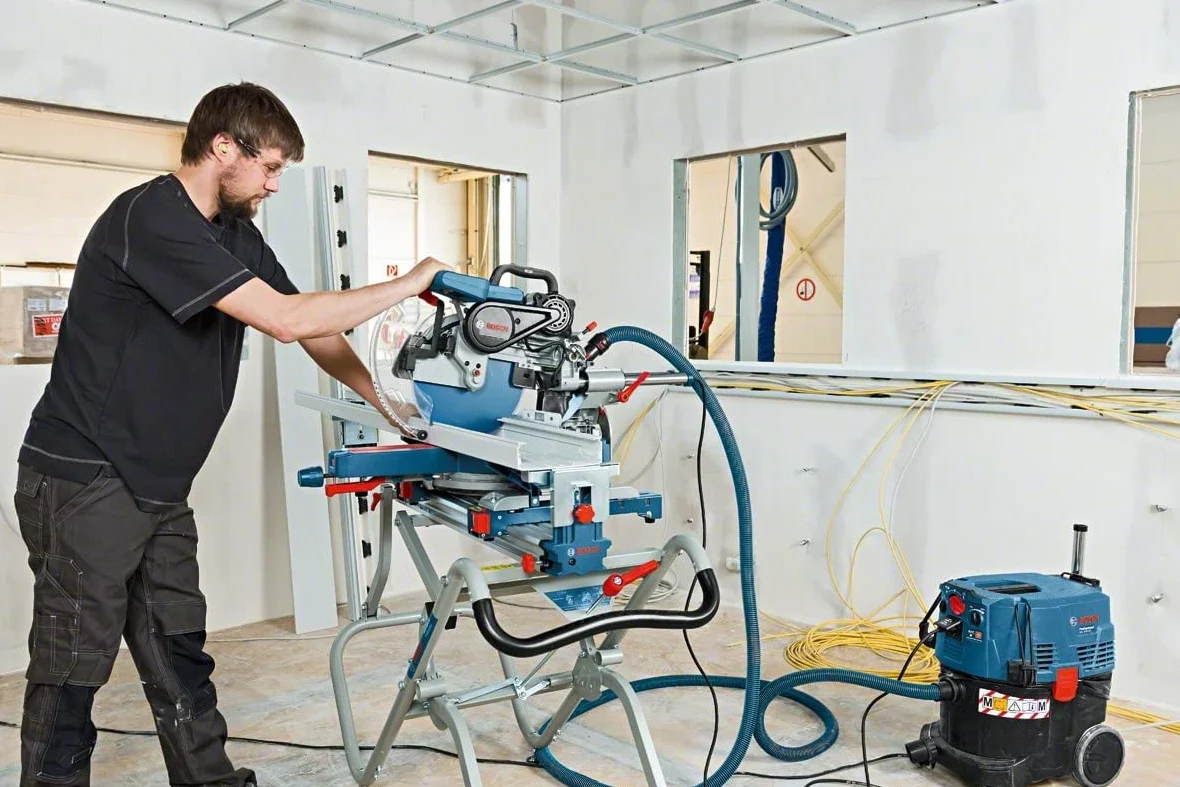 Bosch Professional Banco da lavoro e da trasporto GTA 2500 W per troncatrici radiali (lunghezza 1.044 mm, lunghezza con prolunga 2.504 mm, peso 34,8 kg, incl. supporto macchina)