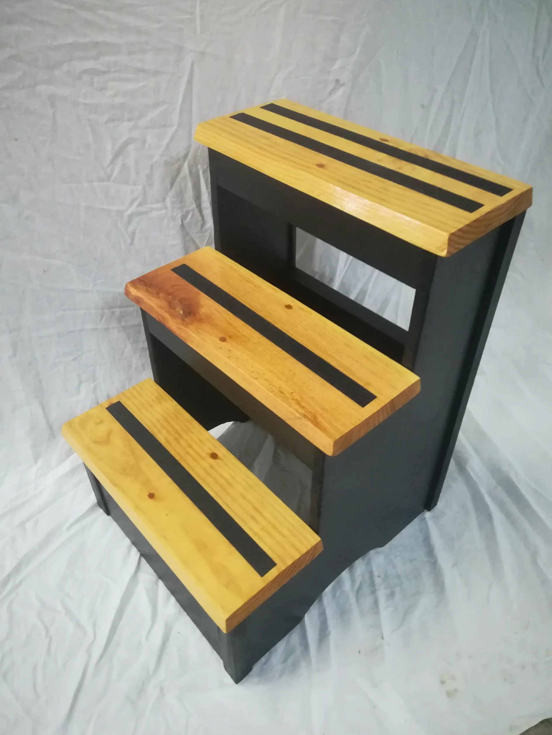 Scala Fissa a 3 Gradini. Legno. Altezza 60 cm. Nero/gradini verniciati