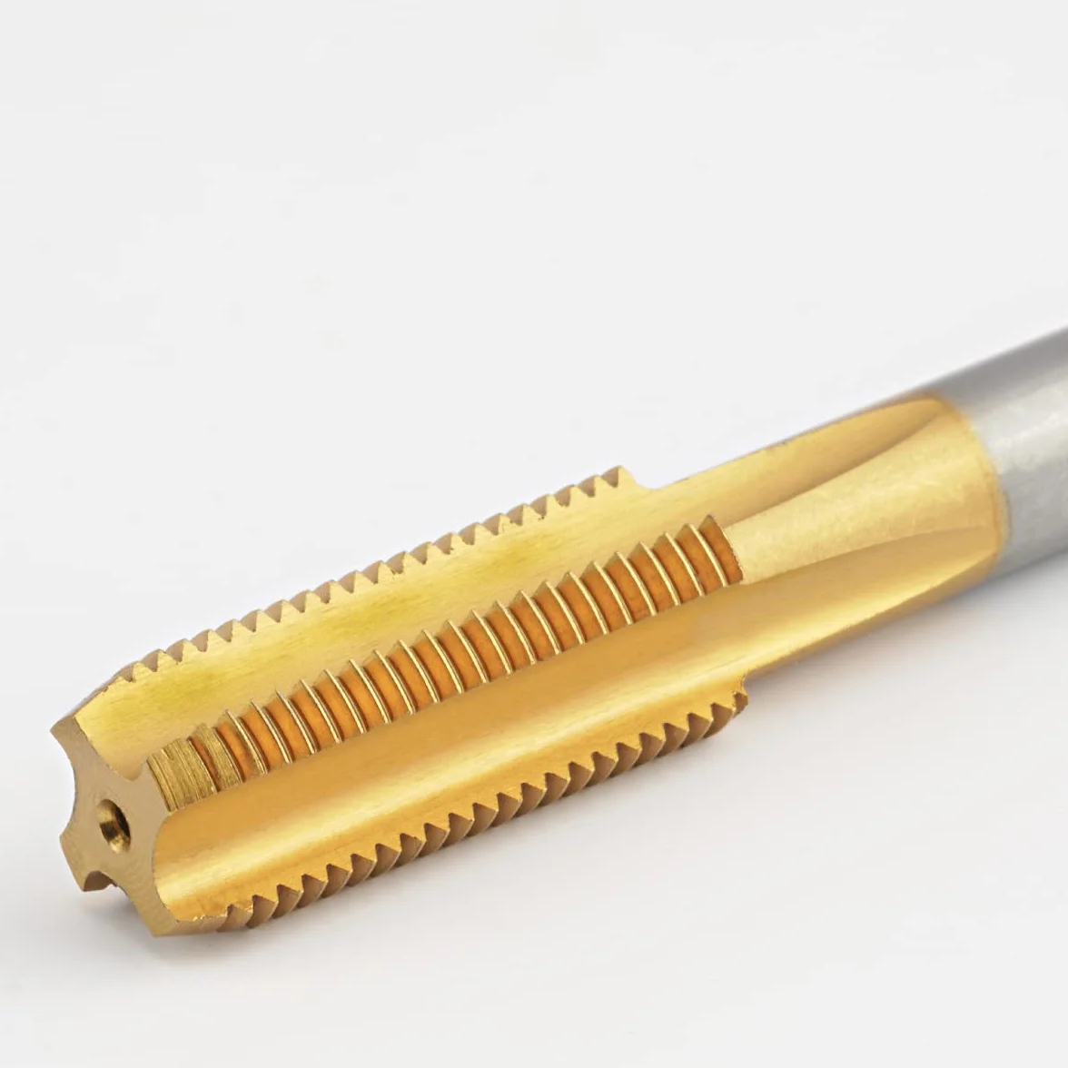 Maschio metrico M32 X 1,5 HSS Ti-Coated dritto Flauto Thread Thread M32 X 1,5 mm M32 Filo rivestito in titanio Macchina Tap mano destra