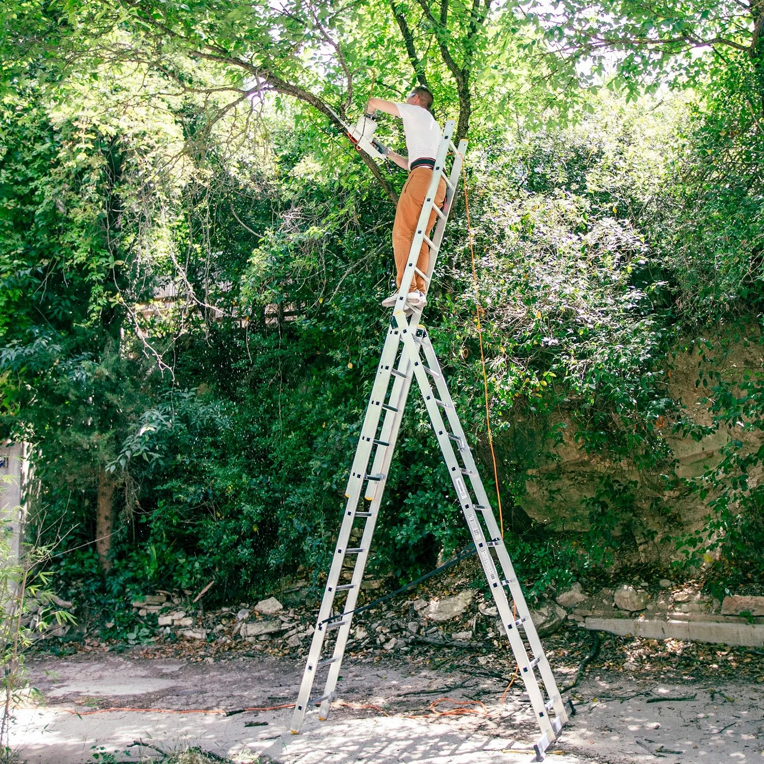 Scala a sfilo a 3 rampe StablePro, gradini 3x11 in alluminio, allungabile, 6 posizioni, altezza massima di lavoro 6,31 m, 5 anni di garanzia, Hostrom