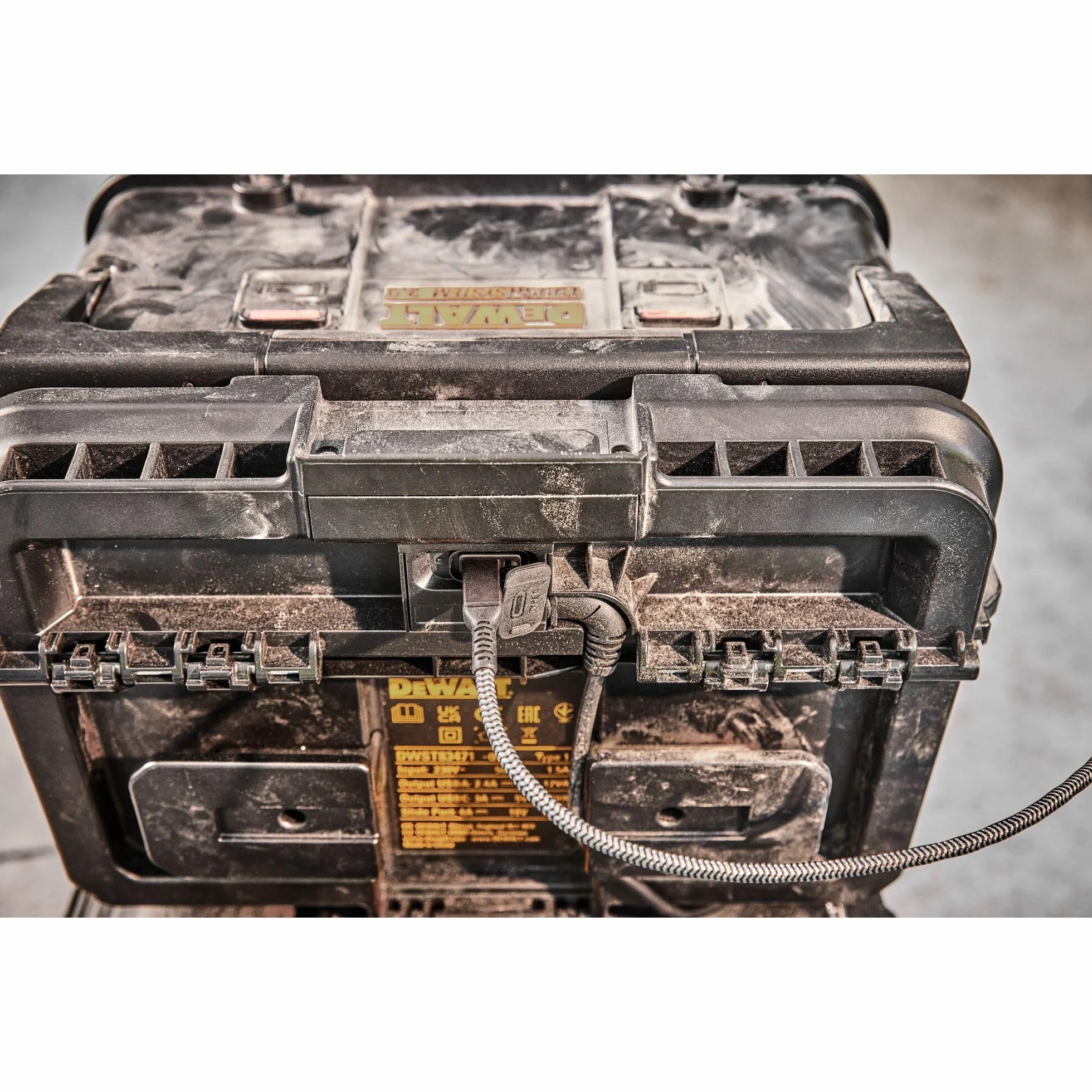 Dewalt Dwst83471-Qw 1/2 Tough System 2.0, Doppio Caricabatteria 4A con Carica Simultanea per Batteria Xr 18V, Flexvolt, Ventola Interna per Dissipazione Calore Quando Chiusa