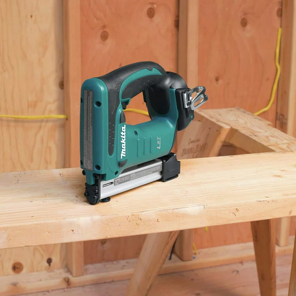 Makita XTS01Z 18V LXT - Cucitrice a corona
