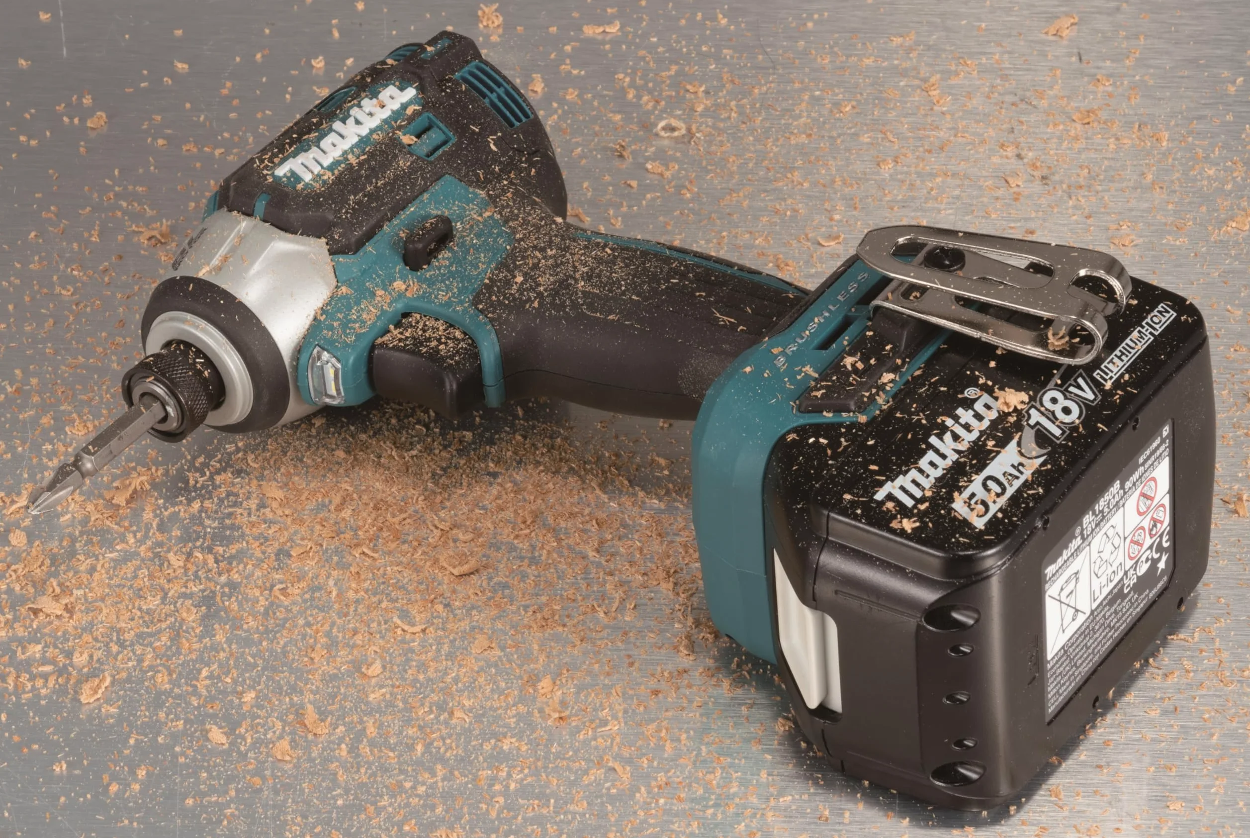 Makita Avvitatore a percussione a batteria DTD201Z, 18 V (senza batteria, senza caricatore)