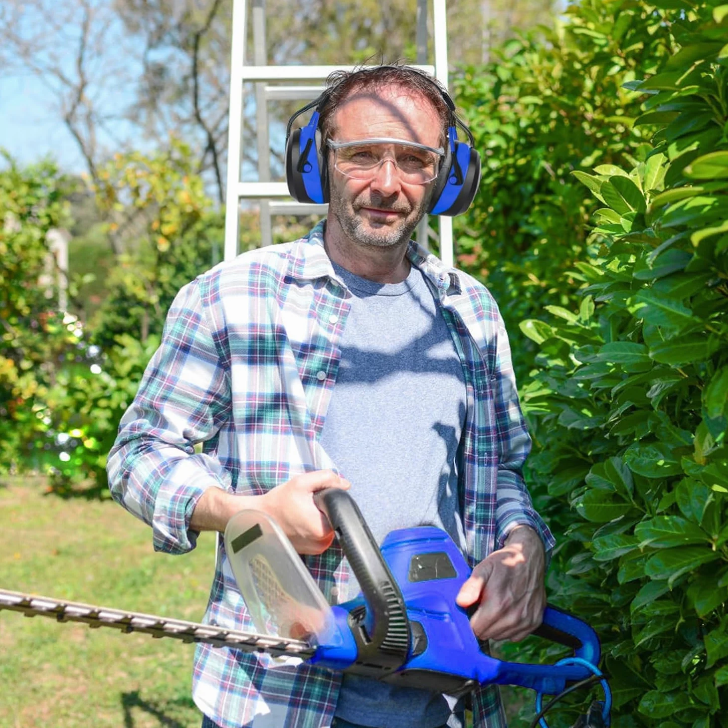 GARDTECH Cuffie antirumore Bluetooth antirumore con radio wireless MP3 FM paraorecchie di sicurezza con display LCD 4 GB SD Card per adulti per giardino lavorazione del legno nero e blu