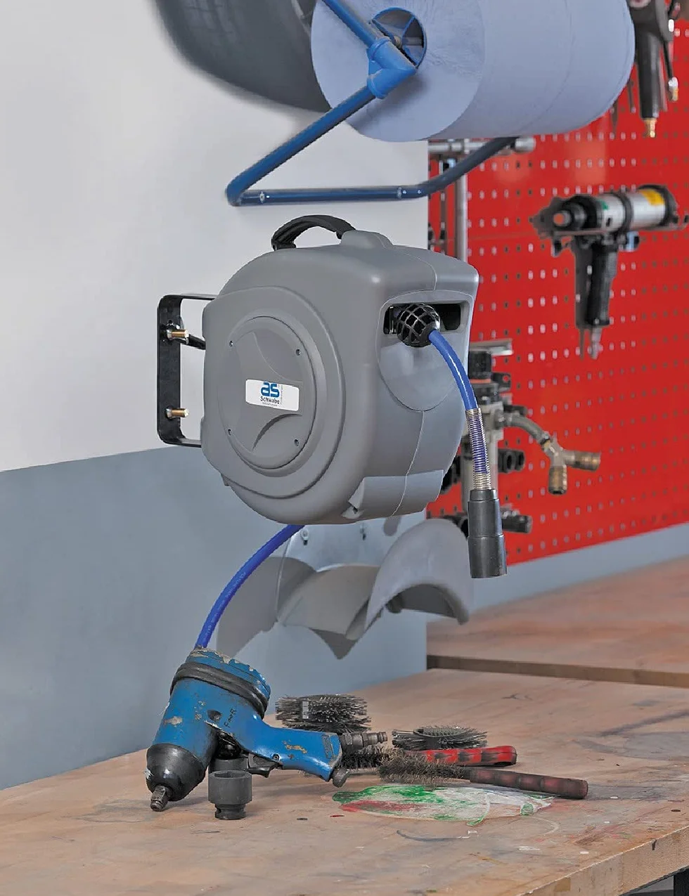as - Schwabe Svvolgitubo professionale automatico per aria compressa - 15 m di tubo in PU e 1 m di tubo di collegamento, con arresto del tubo e attacco rapido, supporto a parete solido - grigio