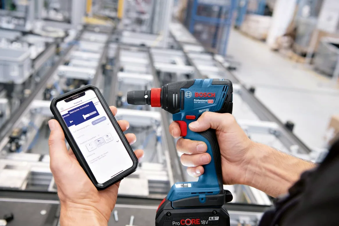 Bosch Professional 18V System Avvitatore a massa battente a batteria GDX 18V-210 C (coppia max. 210 Nm, 2 batterie GBA 18V 5.0Ah, caricabatteria rapido GAL 18V-40, in L-BOXX 136), Blue