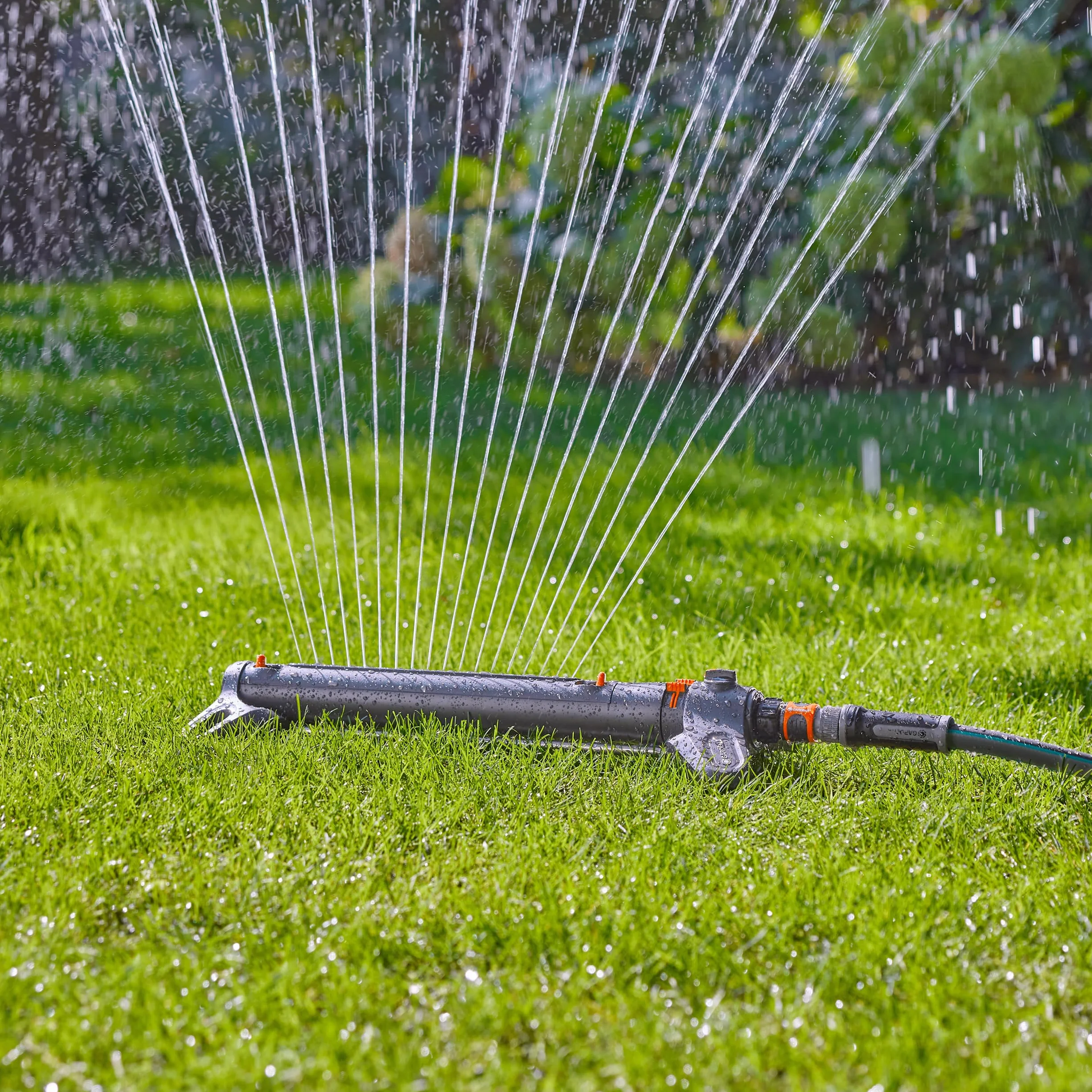 Gardena Pompa Per Cisterna A Batteria 2600 Comfort 18V P4A Solo: Programmazione dell'irrigazione, Funzione timer, Si adatta al serbatoio dell'acqua, Pressione costante, Senza fili (14604-55)