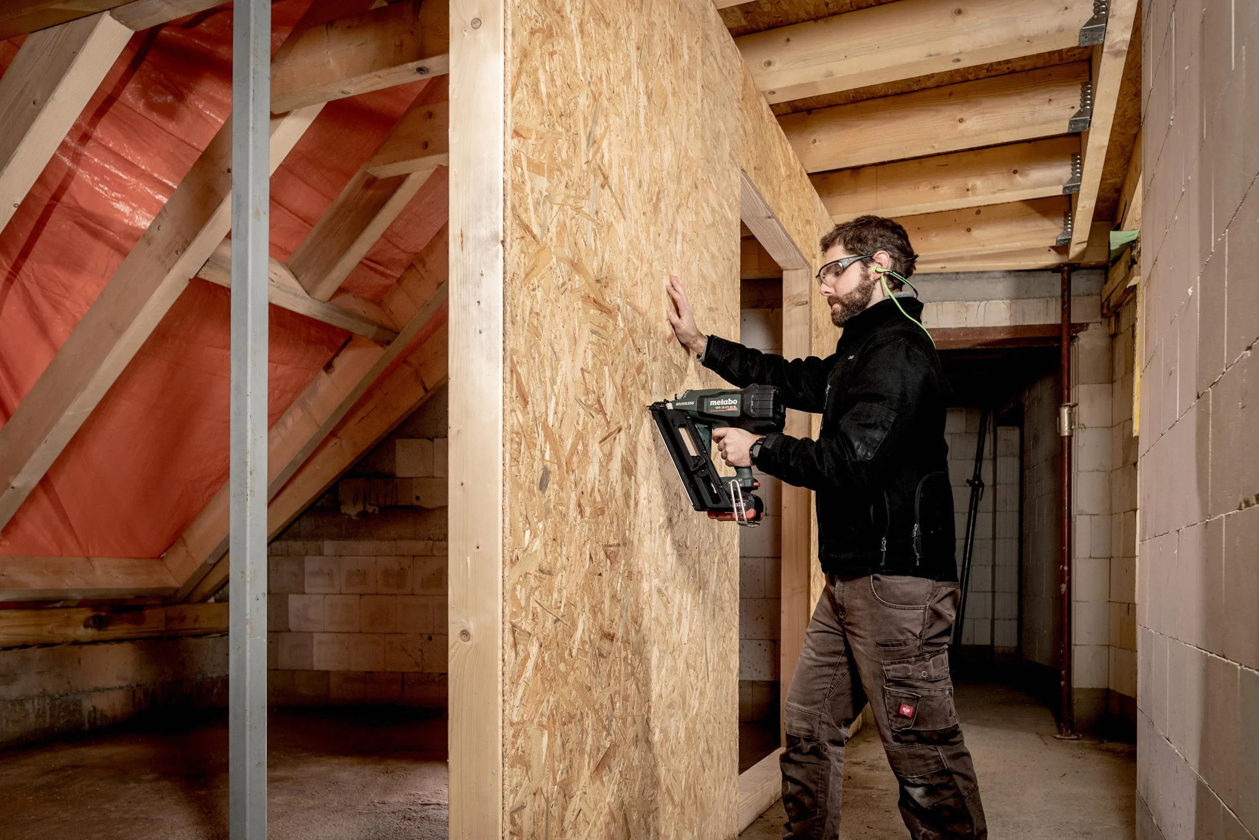 Metabo chiodatrice a batteria NFR 18 LTX 90 BL – 612090840 – 18 V – Con tecnologia a percussione pneumatica per lavori versatili di pavimentazione e installazione – Senza batteria e caricabatterie