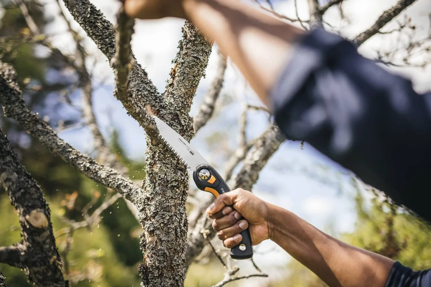 Fiskars Seghetto a Serramanico Plus, Per Rami e Tronchi Spessi, 3 Posizioni di Taglio, Lama Affilata Power Tooth, Denti Grossi, Lunghezza della Lama: 21 cm, Nero/Arancione, SW69, 1067553