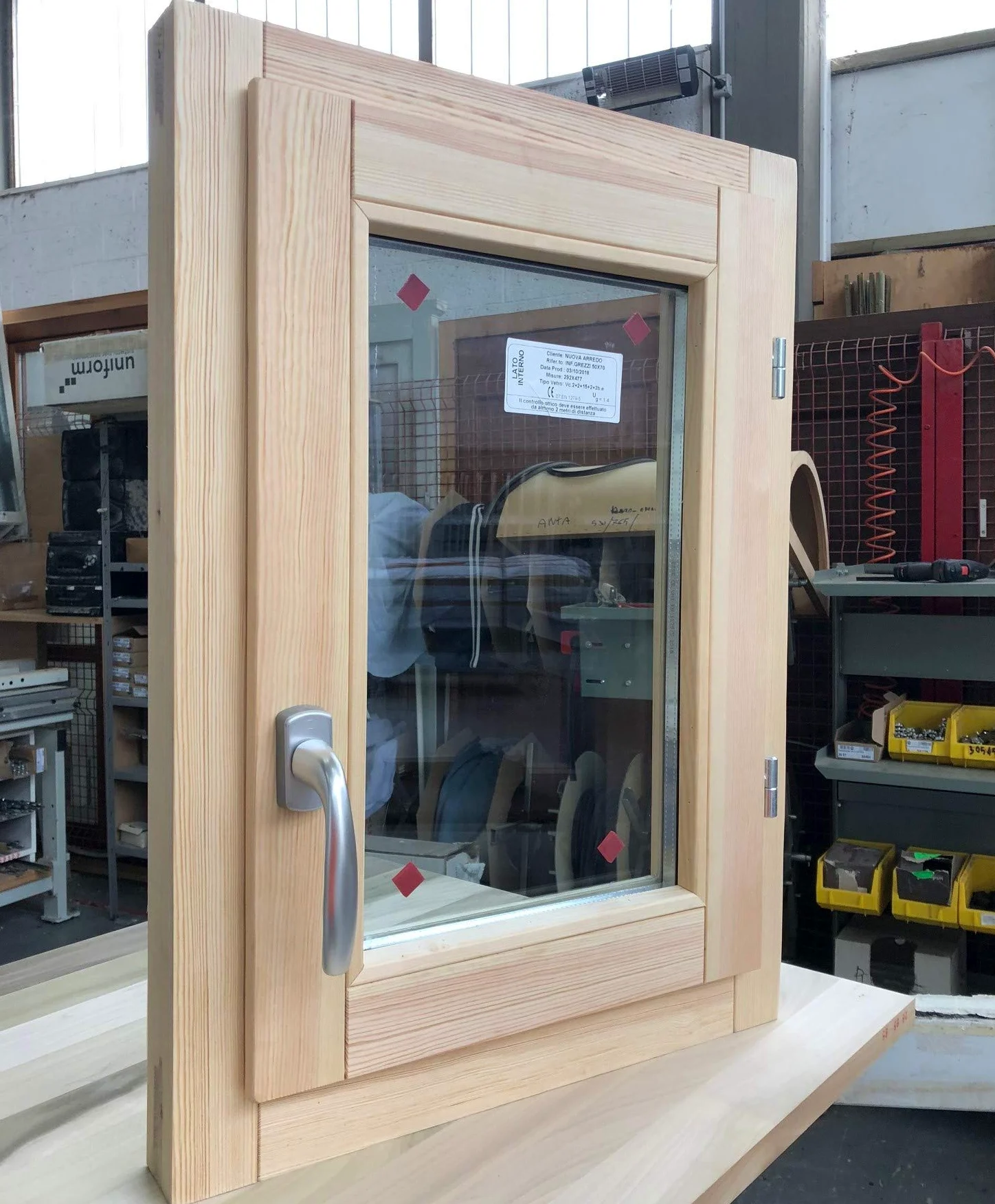 Finestra In Legno - CM L 60 x 60 H Battente - Trattata con Impregnante Preservante Naturale - Legno Lamellare - Doppio Vetro - Maniglia