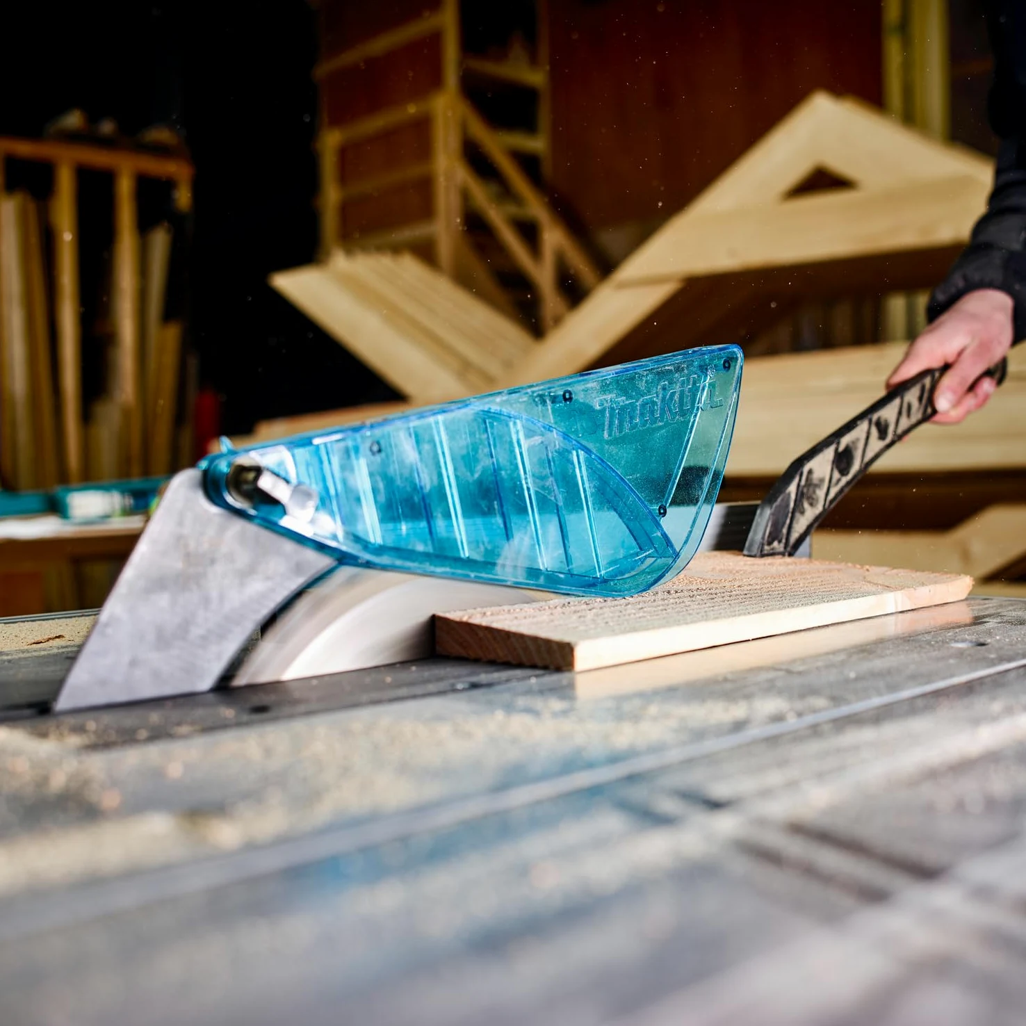 SCIE MAKITA BOIS SUR TABLE 2000 W Ø 315 MM - 2712