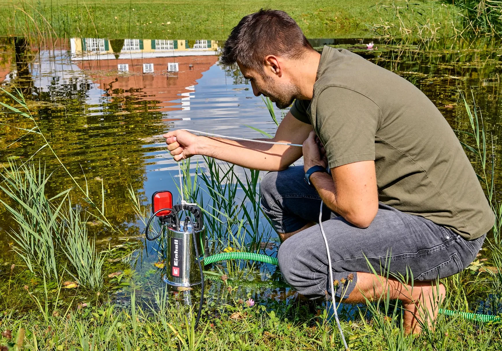 Pompa da giardino Einhell GC-DP 1170 ECO PLUS (700 W, portata max. 19.000 l/h, prevalenza max. 8 m, tecnologia ECO PLUS, coclea di scarico dell'acqua, adattatore universale 35 mm incluso)