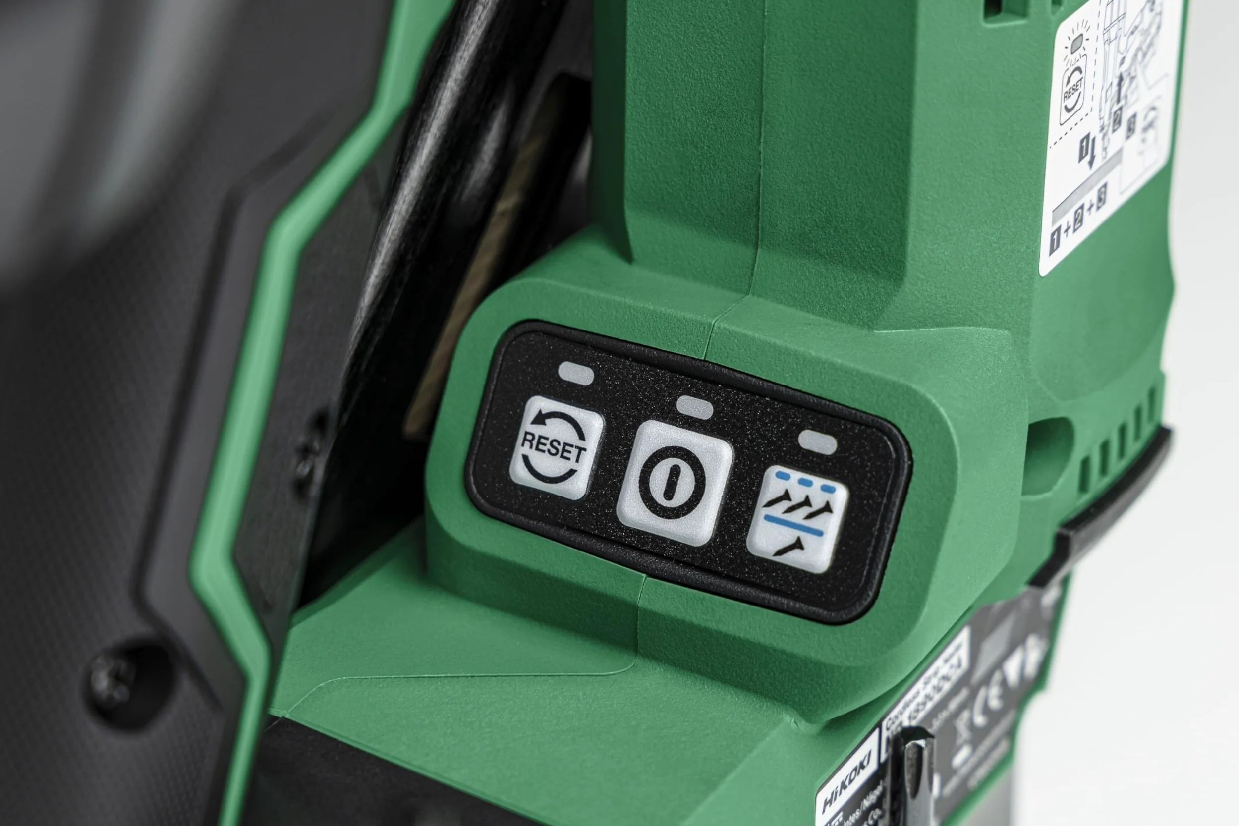 HiKOKI Chiodatrice a batteria 34° - 18 V, chiodi da 50-90 mm - Potente, luce LED, motore brushless, azionamento ad aria, regolazione della profondità senza attrezzi - Incl. 2 batterie 18V/5Ah +
