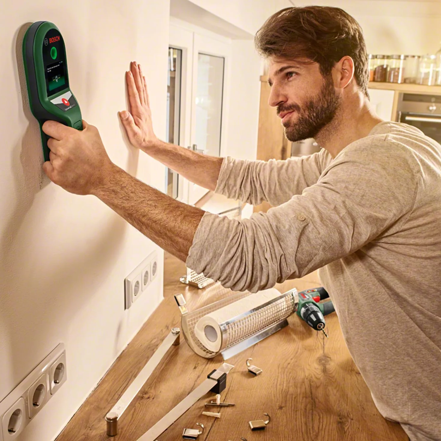 Bosch rilevatore UniversalDetect (display con guida passo-passo per un facile utilizzo, rilevatore cavi e sottostrutture in legno, in scatola di cartone E-Commerce)