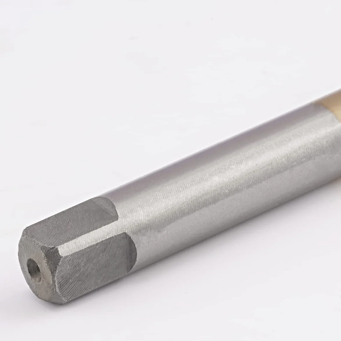 Maschio metrico M32 X 1,5 HSS Ti-Coated dritto Flauto Thread Thread M32 X 1,5 mm M32 Filo rivestito in titanio Macchina Tap mano destra