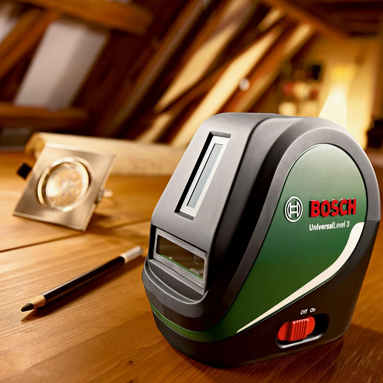 Bosch livella laser multifunzione UniversalLevel 3 (3 linee laser incl. linea verticale a 90° per ulteriore croce sul soffitto e punto a piombo inferiore per allineamenti precisi, in cartone)