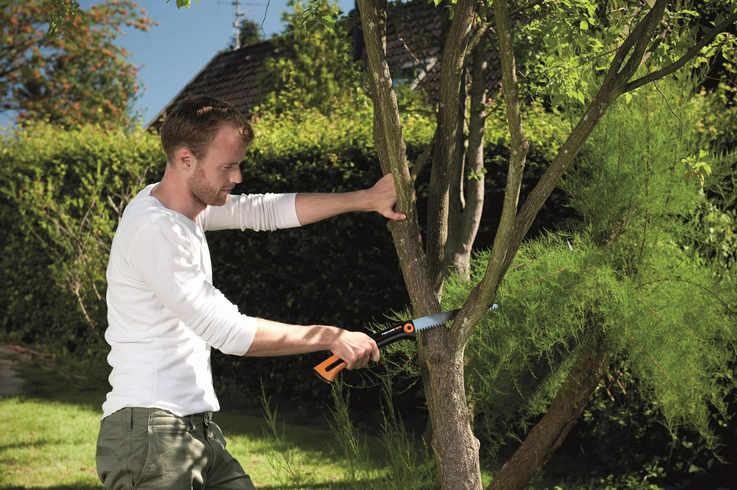Fiskars Xtract Seghetto da Giardino con Lama Retrattile SW75, Nero/Arancione, 56 cm, 1000614