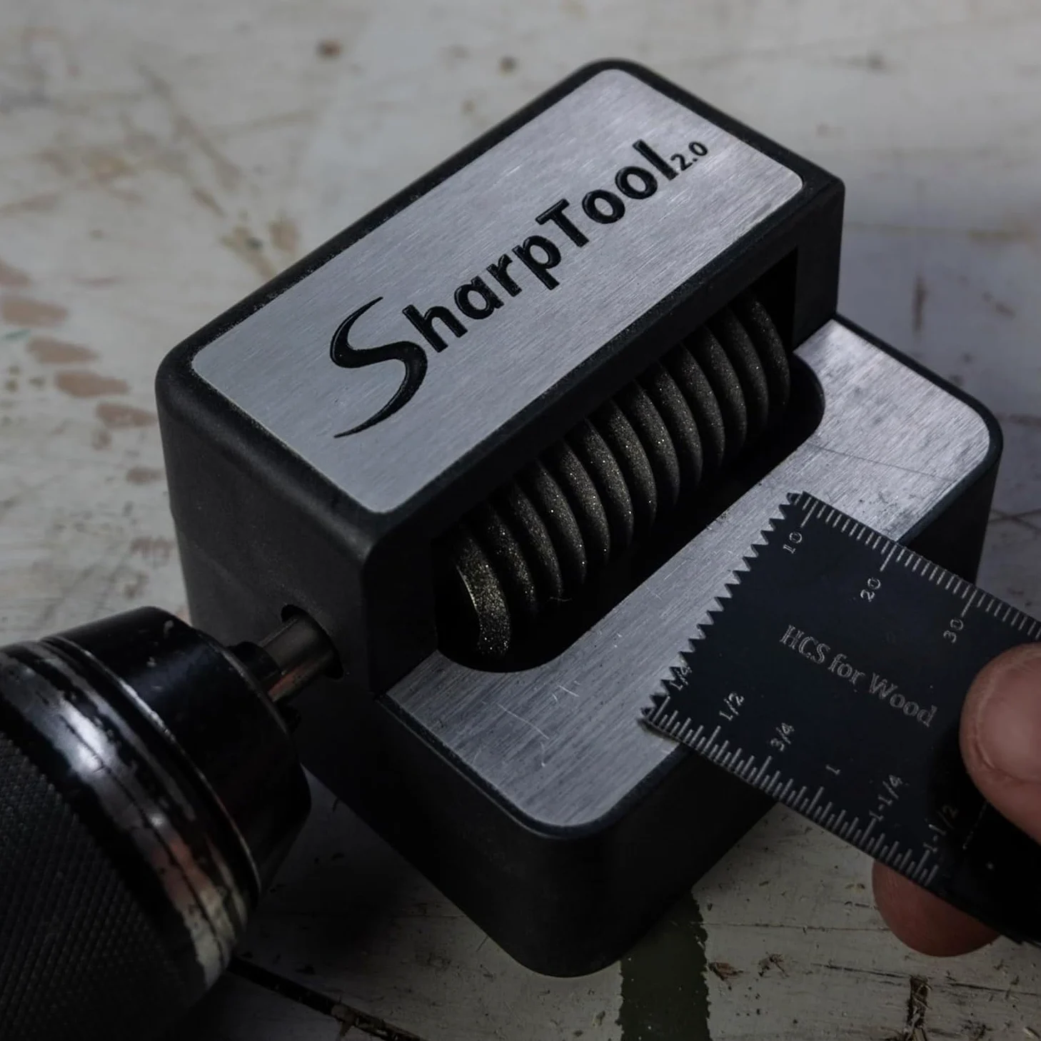 SharpTool 2.0 Afilador para Hojas de Sierra Multitool – Afilador de Precisión para Taladro para Afilar Hojas de Inmersión BIM, HCS y HSS, Accesorio para Herramienta Multifunción