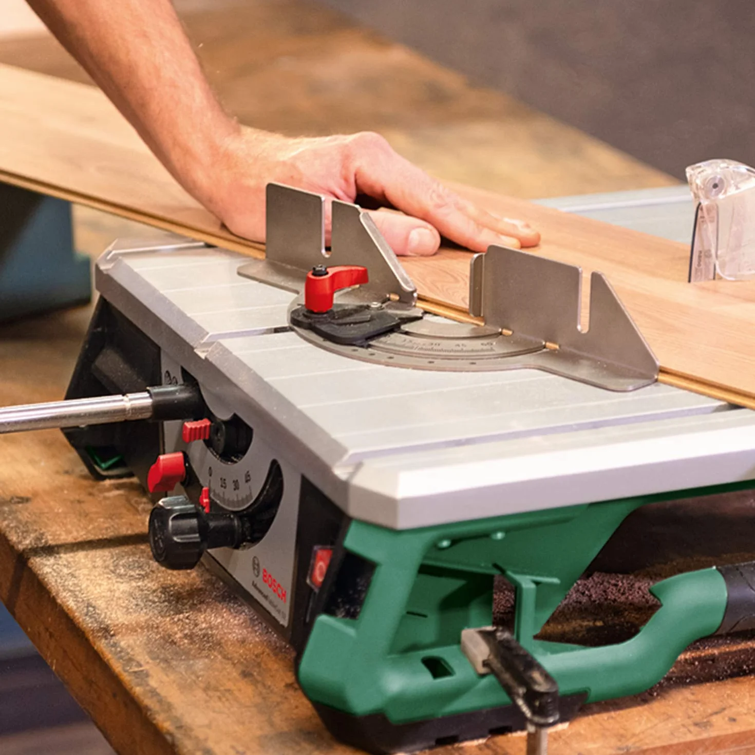 Bosch Banco sega radiale AdvancedTableCut 52 (550 Watt, NanoBlade Wood Basic 65, 8,5 kg, in confezione di cartone)