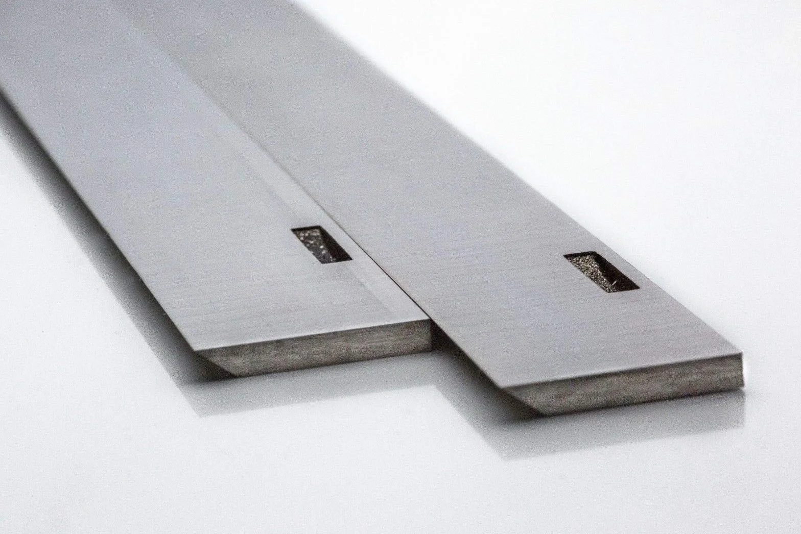 Lama per pialla HSS, 260 x 21 x 3 mm, intaglio per ELU/Dewalt