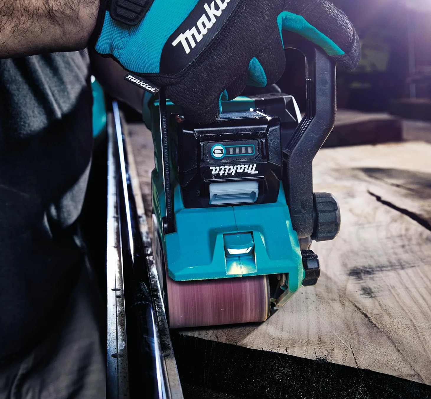 Makita BS001GZ - Smerigliatrice a nastro, 40 V max, larghezza di banda 76 mm, senza batteria e caricatore