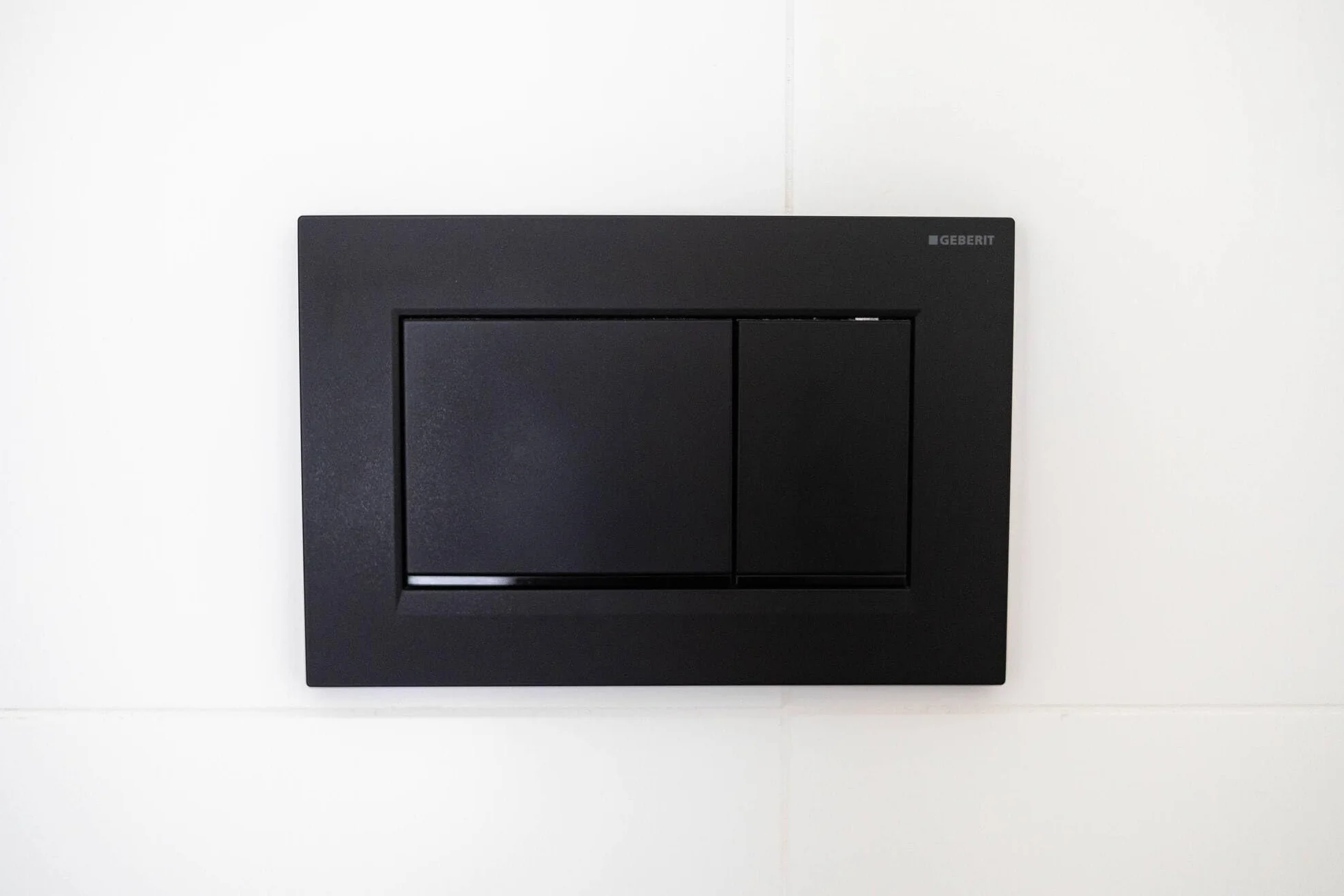 Geberit, Placca di comando Sigma30 115.883.16.1, per risciacquo a 2 quantità, colore nero opaco, nero 115883161