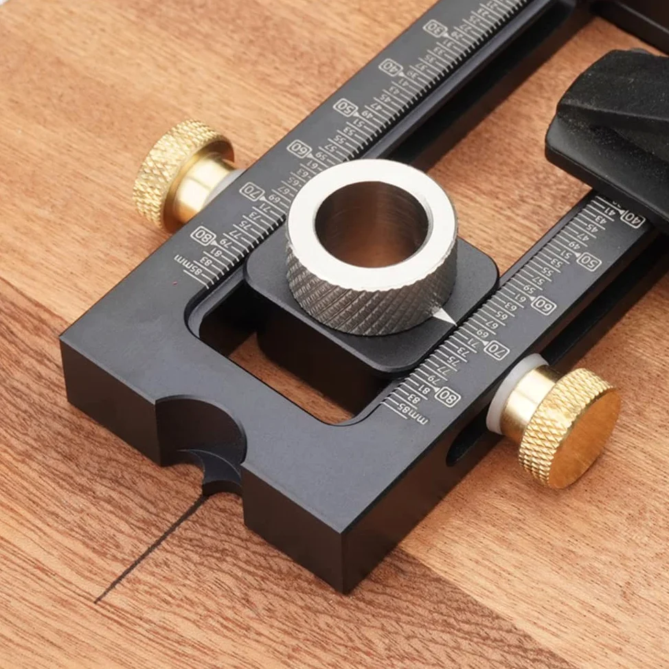 Puntatore per trapano regolabile 2-in-1 per falegnameria Kit di guida per trapano con tasselli per falegnameria con 4 fori Pin da 6/8/10/12mm per viti per letti e armadi Puntatore per trapano
