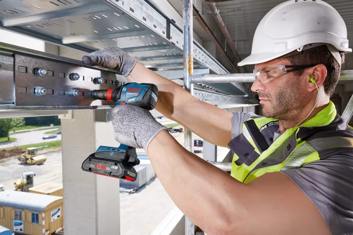 Bosch Professional 18V System Avvitatore a massa battente a batteria GDX 18V-210 C (coppia max. 210 Nm, 2 batterie GBA 18V 5.0Ah, caricabatteria rapido GAL 18V-40, in L-BOXX 136), Blue