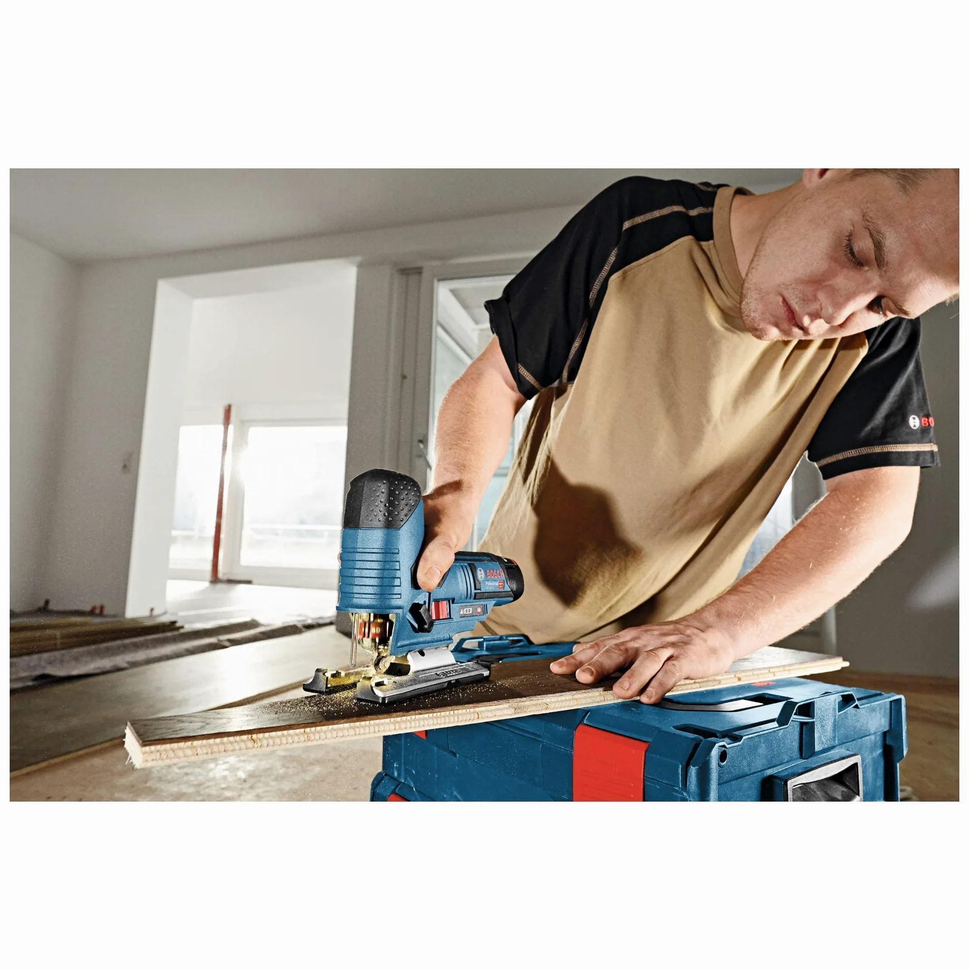 Bosch Professional 0 601 5A1 002 Seghetto Alternativo GST 12V-70, 2 Lame, Pattino, Protezione, Profondità di Taglio in Legno 70 mm, Batterie e Caricabatteria Non Inclusi,Blu