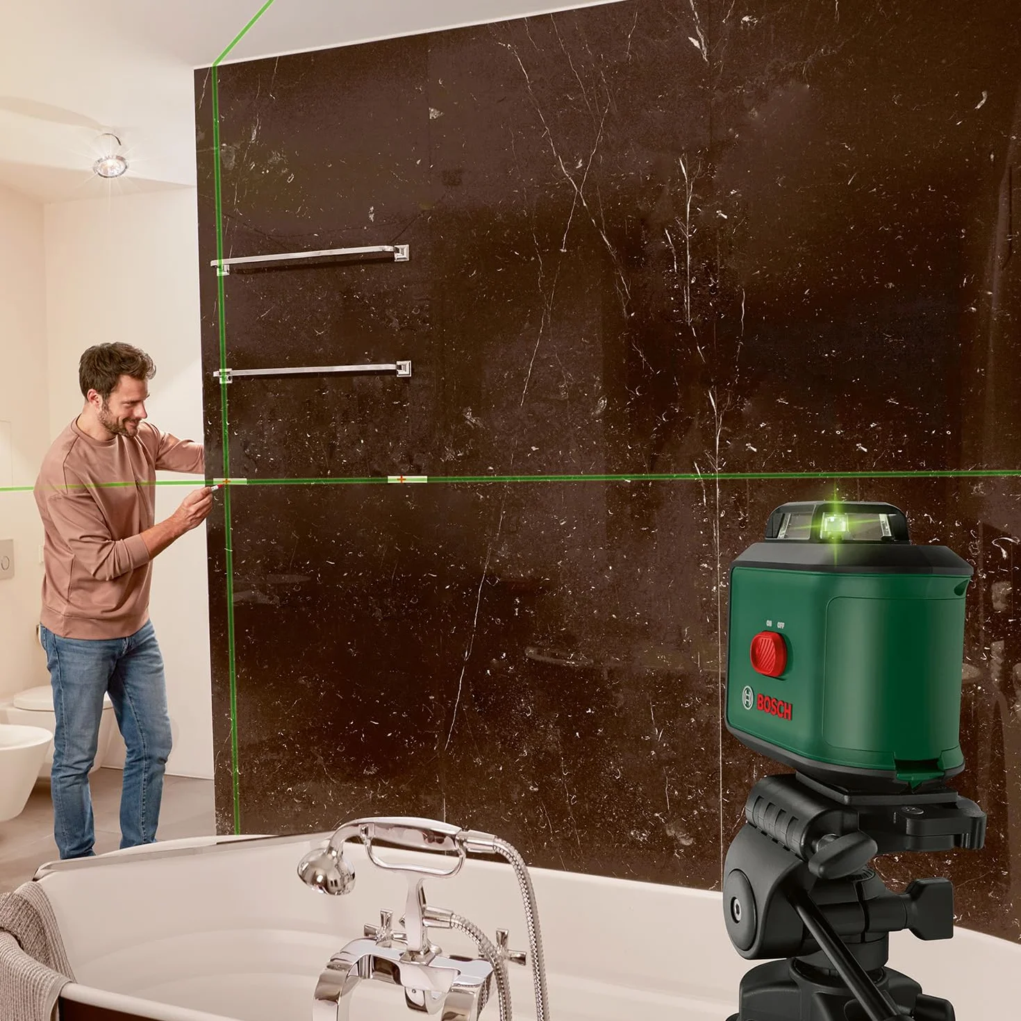 Bosch livella laser multifunzione UniversalLevel 360 con treppiede premium (linee laser verticali + orizzontali incl. 360° per allineamento dell'intera stanza, in scatola di cartone E-Commerce)