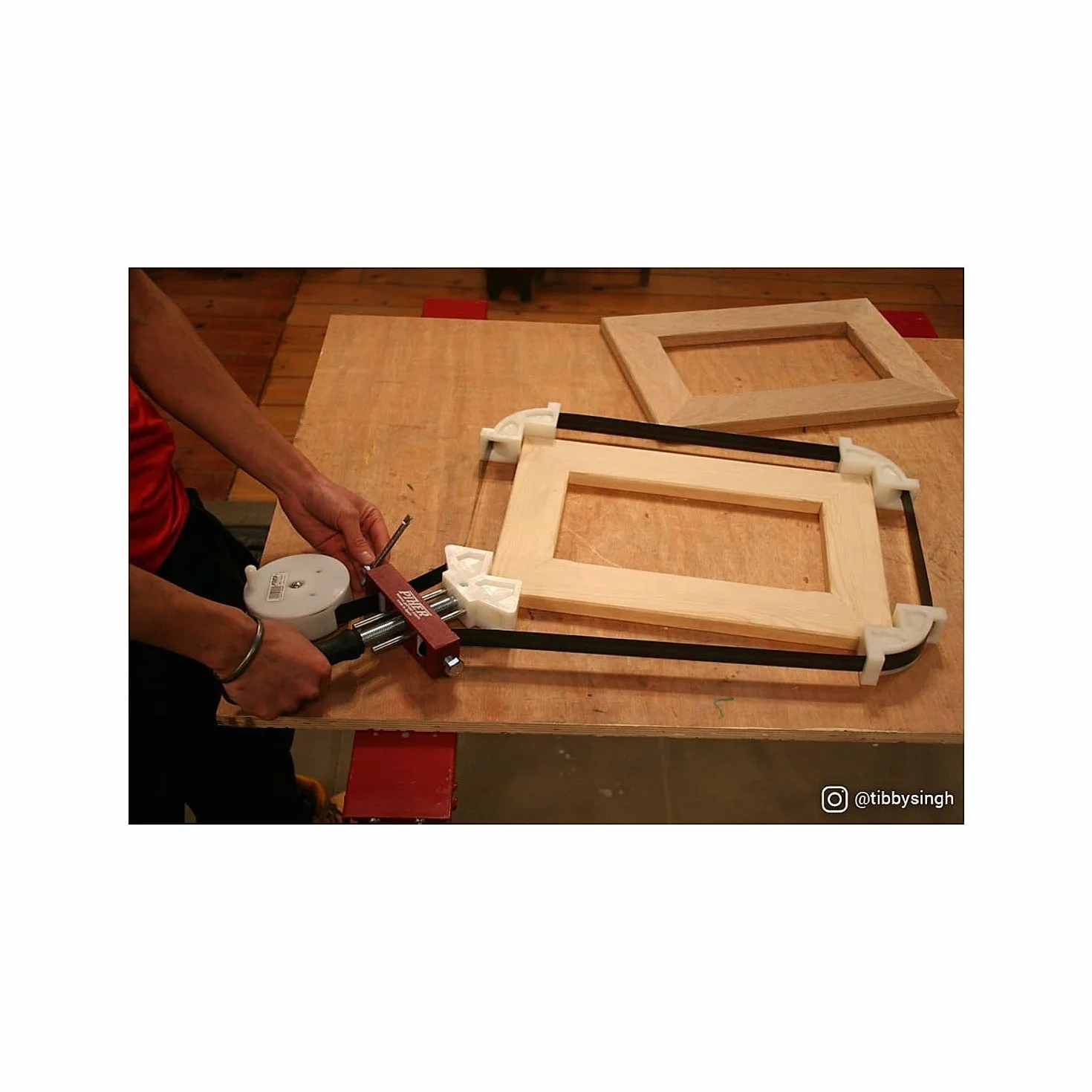 PIHER Presse à feuillard pour serrage carré et rectangle Dimen feuillard : 25 X 0.35 mm - Serre-joint